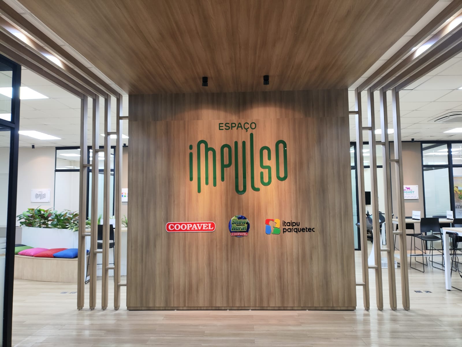 Ambientação e letras — Espaço Impulso