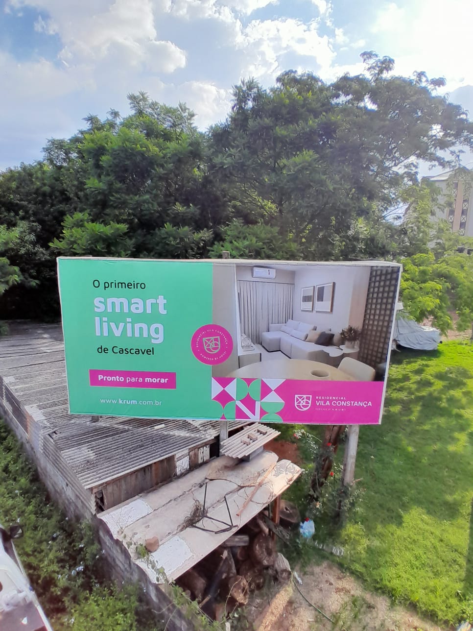 Comunicação visual produzida e instalada pela MB Digital — projeto 12
